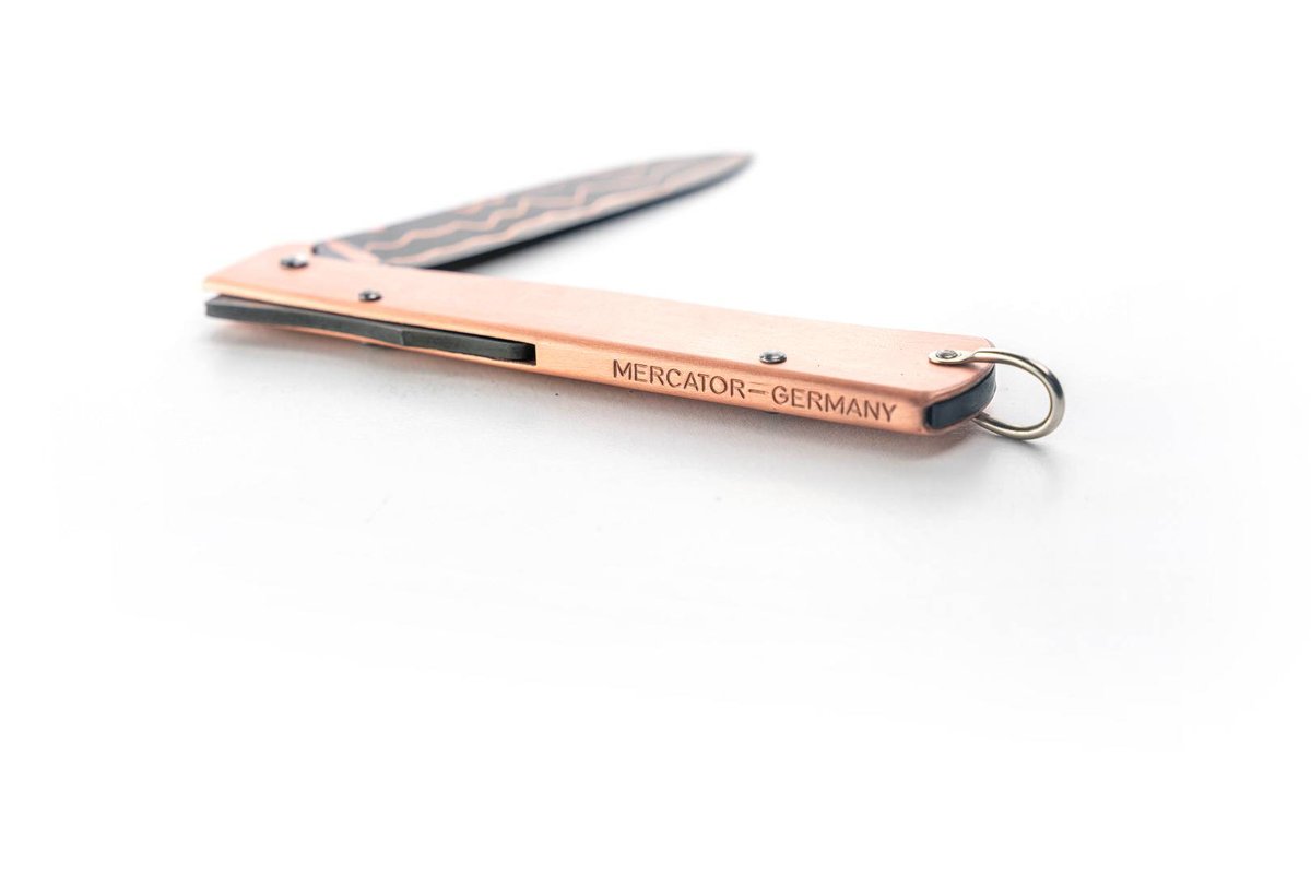 Mercator-Germany Praegung auf dem Kupfergriff des Wurmrot-Mercator