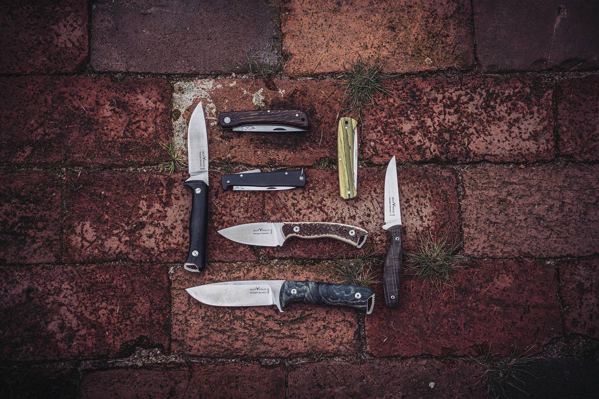 Vergleich verschiedener Messertypen in Monostahl Damaststahl und rostfreiem Stahl