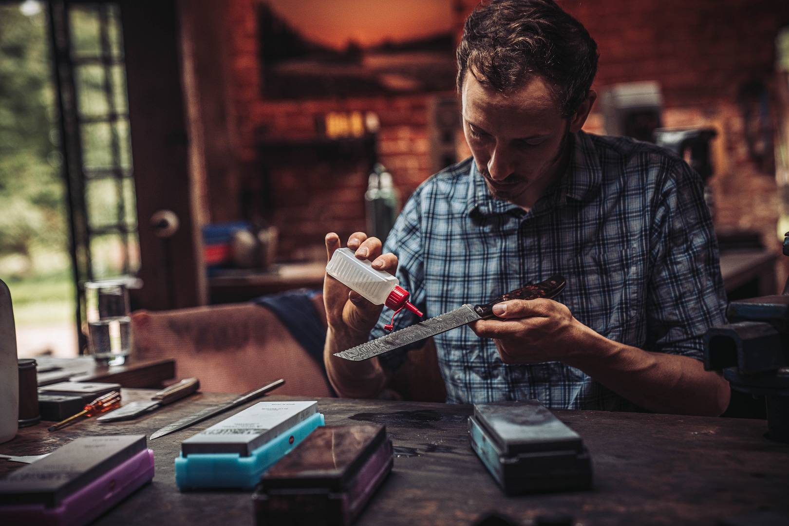 &Ouml;lpflege einer Damastklinge mit Kamelien&ouml;l