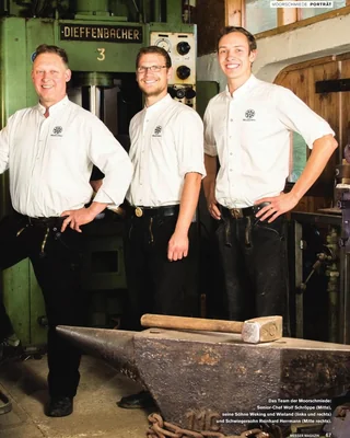Seite 67 Team Moorschmied vor Dieffenbacher Presse