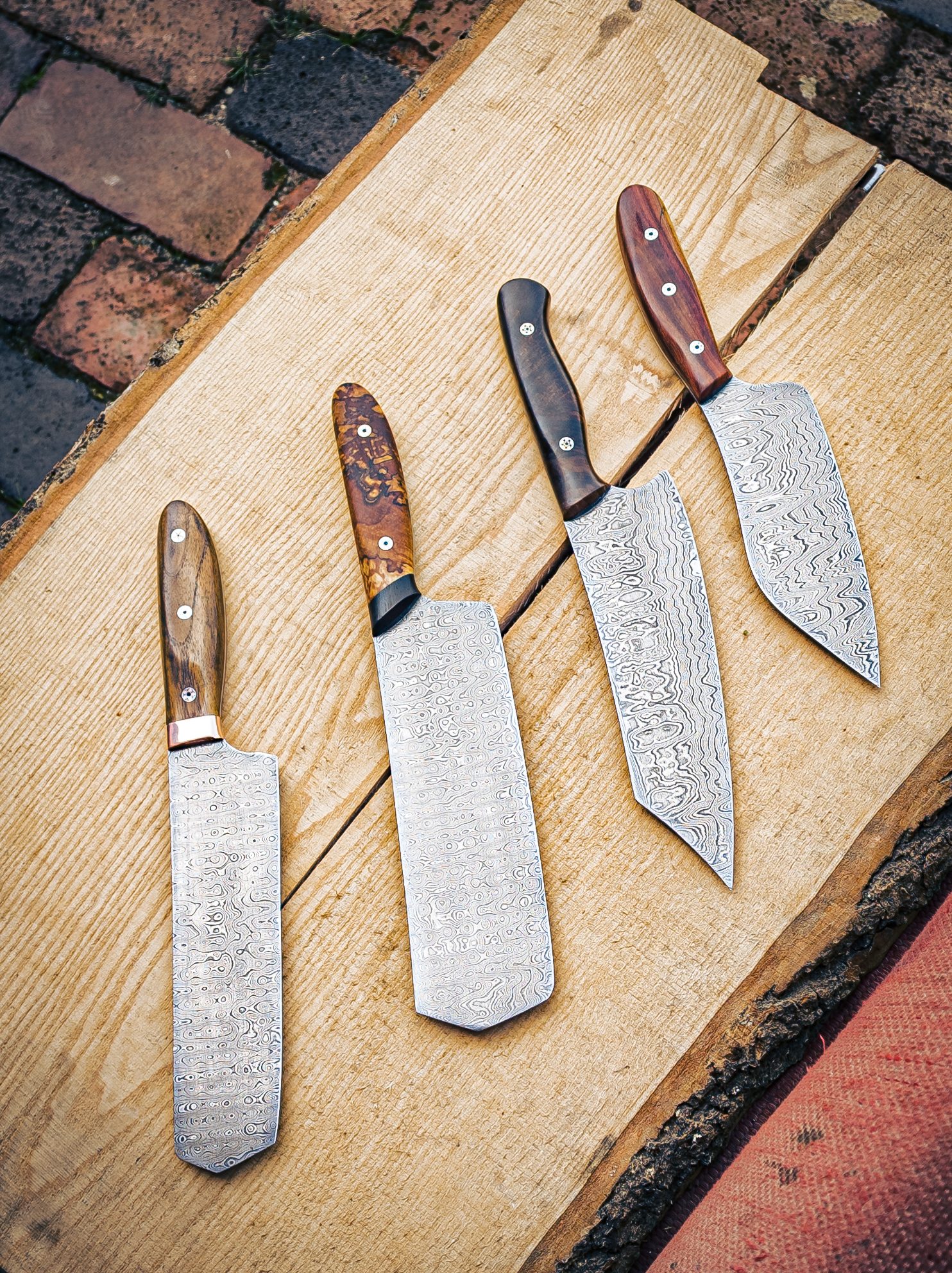Vier verschiedene Damastmesser aus der Moorschmiede