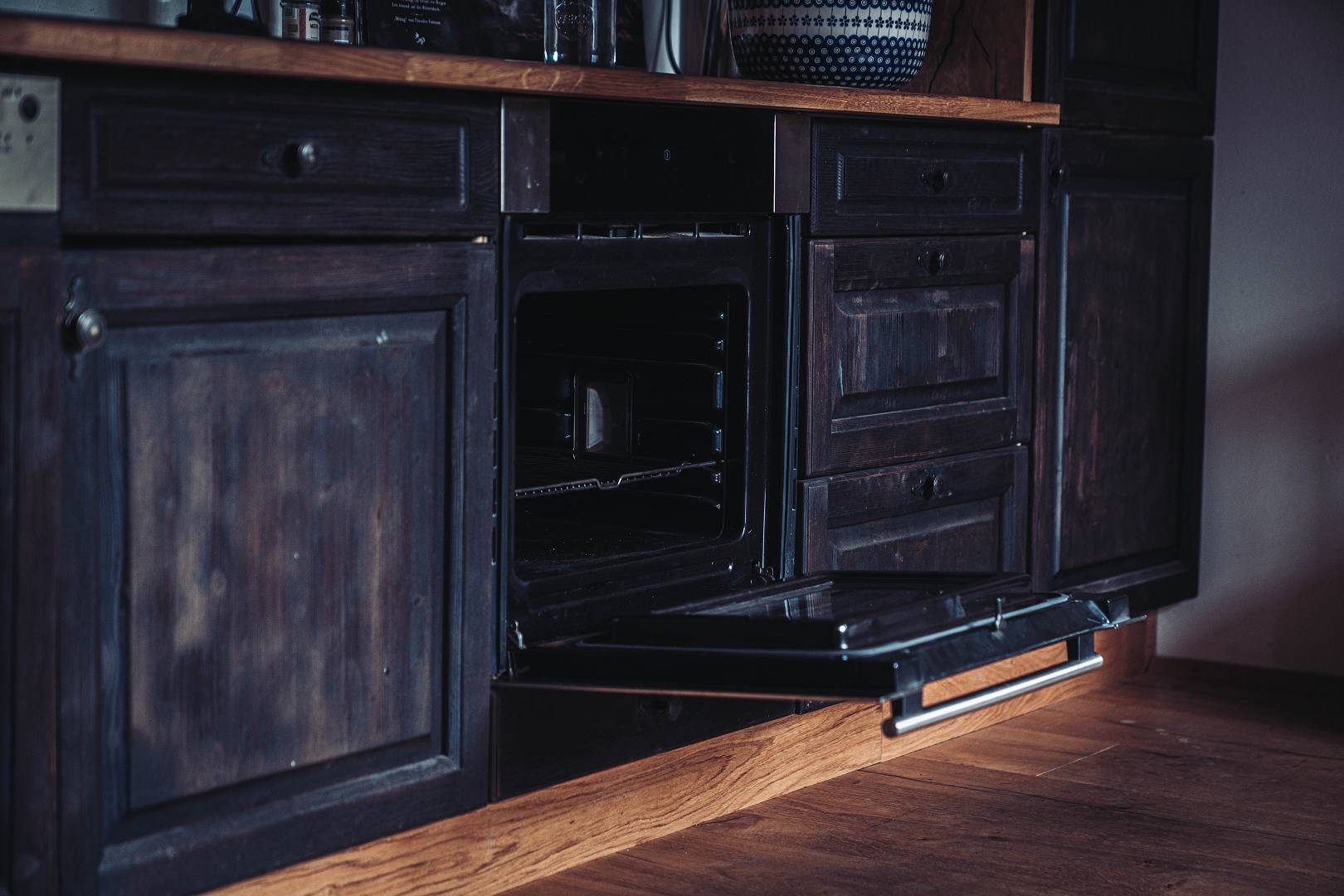 Digital gesteuerter Anlassofen in der Moorschmied-Werkstatt