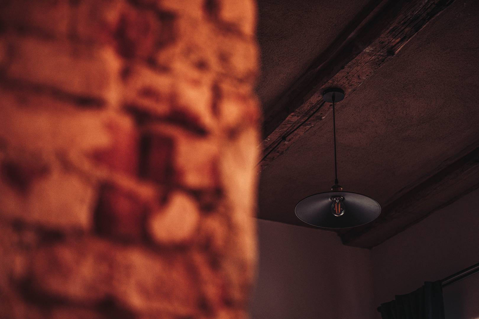 Atmosphaerische Werkstatt-Beleuchtung in der Moorschmiede