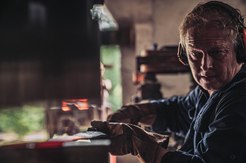 Wolf-Dieter Schr&ouml;ppe demonstriert am Federhammer