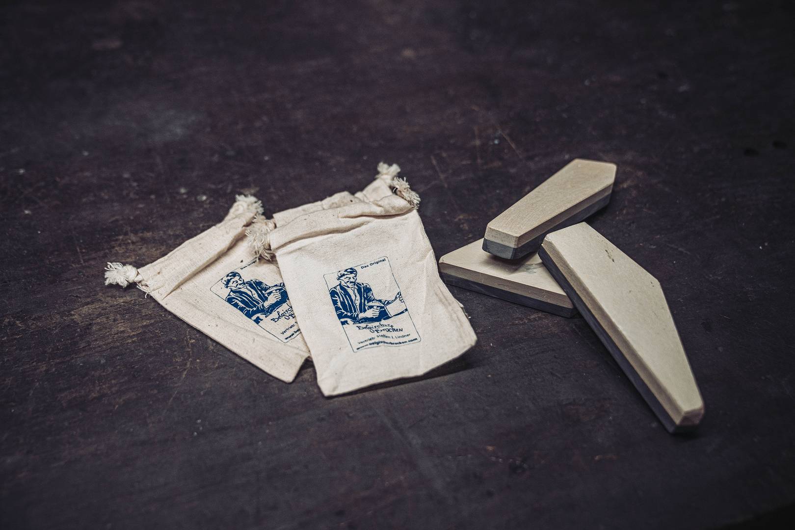 Belgische Brocken Naturschleifsteine &mdash; Coticule aus Belgien